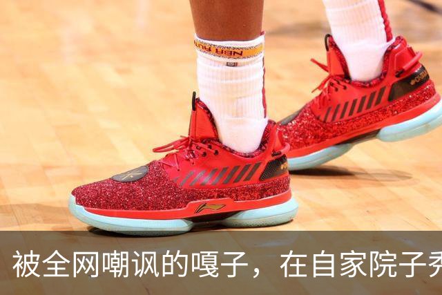 被全网嘲讽的嘎子，在自家院子秀身手，身后4辆车却抢了镜